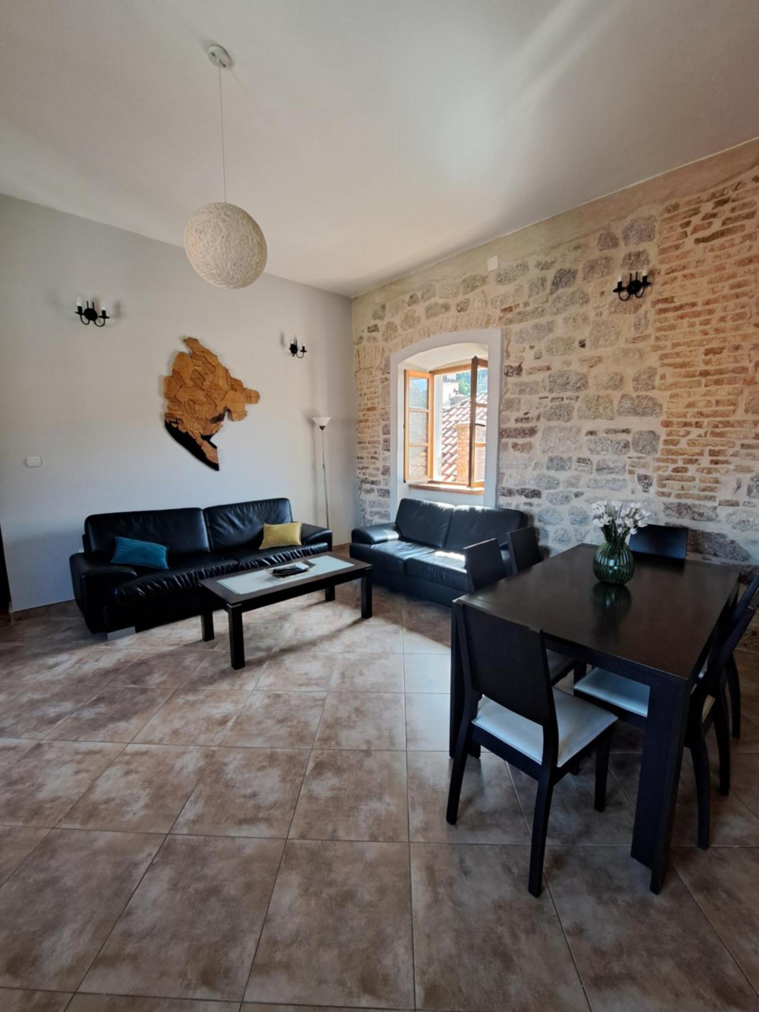 Cozy 2 Bedroom Apartment In Antique Bizanti Palace Котор Номер фото